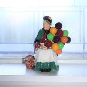 Royal Doulton Figurine Old Balloon Seller HN1315