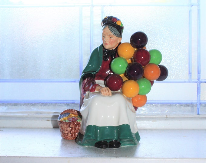 Royal Doulton Figurine Old Balloon Seller HN1315