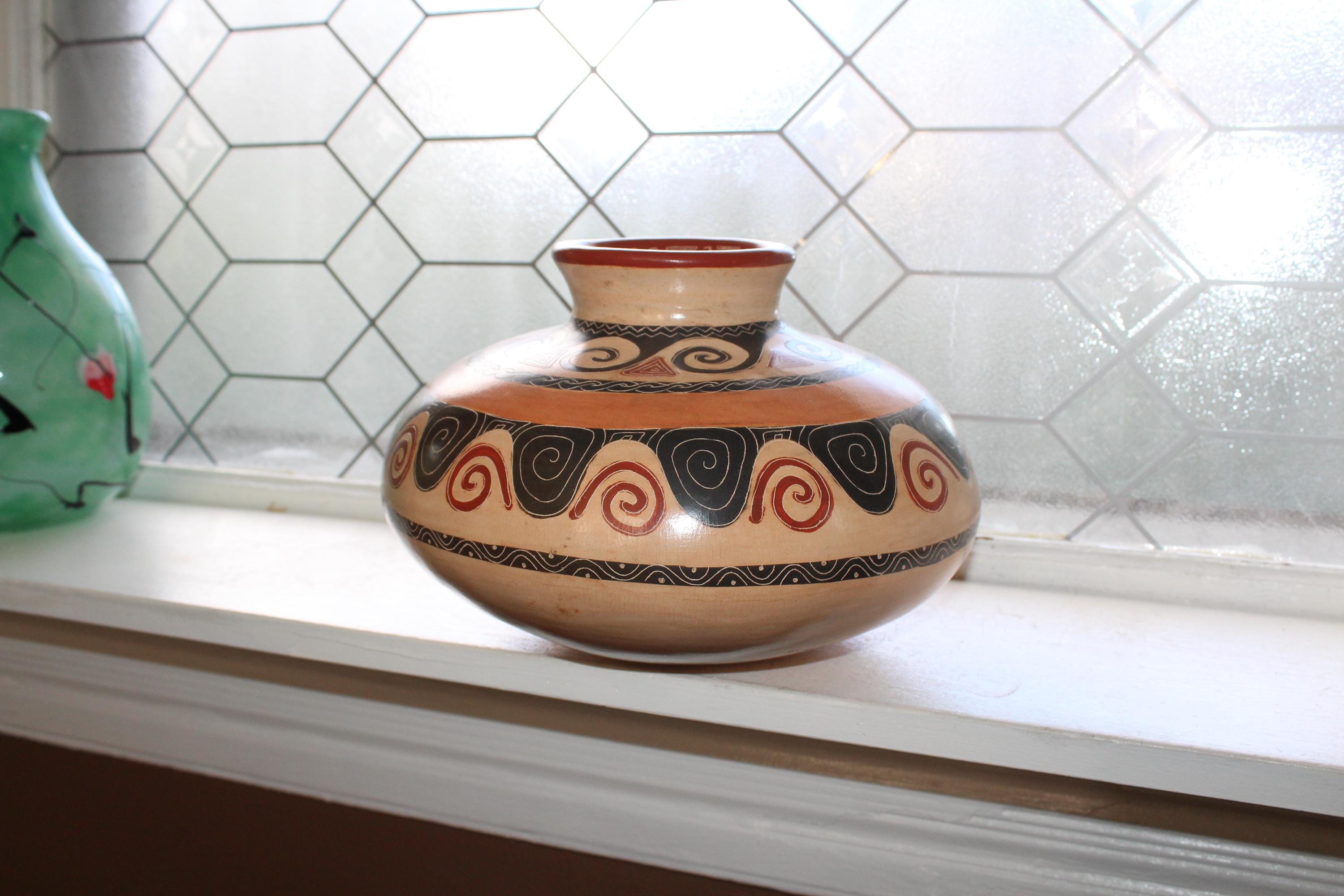 銅板装飾　円形木製座卓　　南米コスタリカ Costa rica vase - Etsy 日本