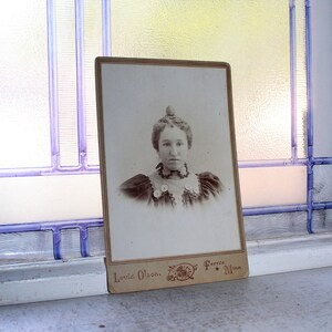 Antique Photograph Victorian Woman 1800s Cabinet Card