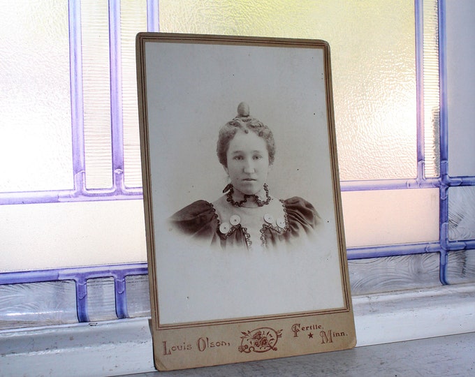 Antique Photograph Victorian Woman 1800s Cabinet Card