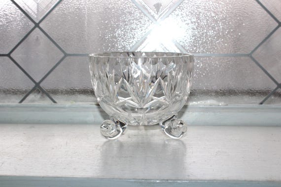 エレガントなヴィンテージカットクリスタルの脚付きボウルキャンディ