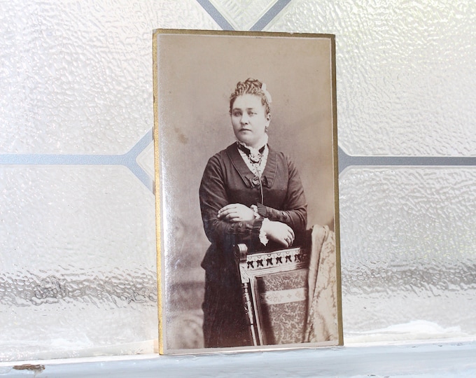 Antique Carte De Visite CDV Photograph Victorian Woman 1800s