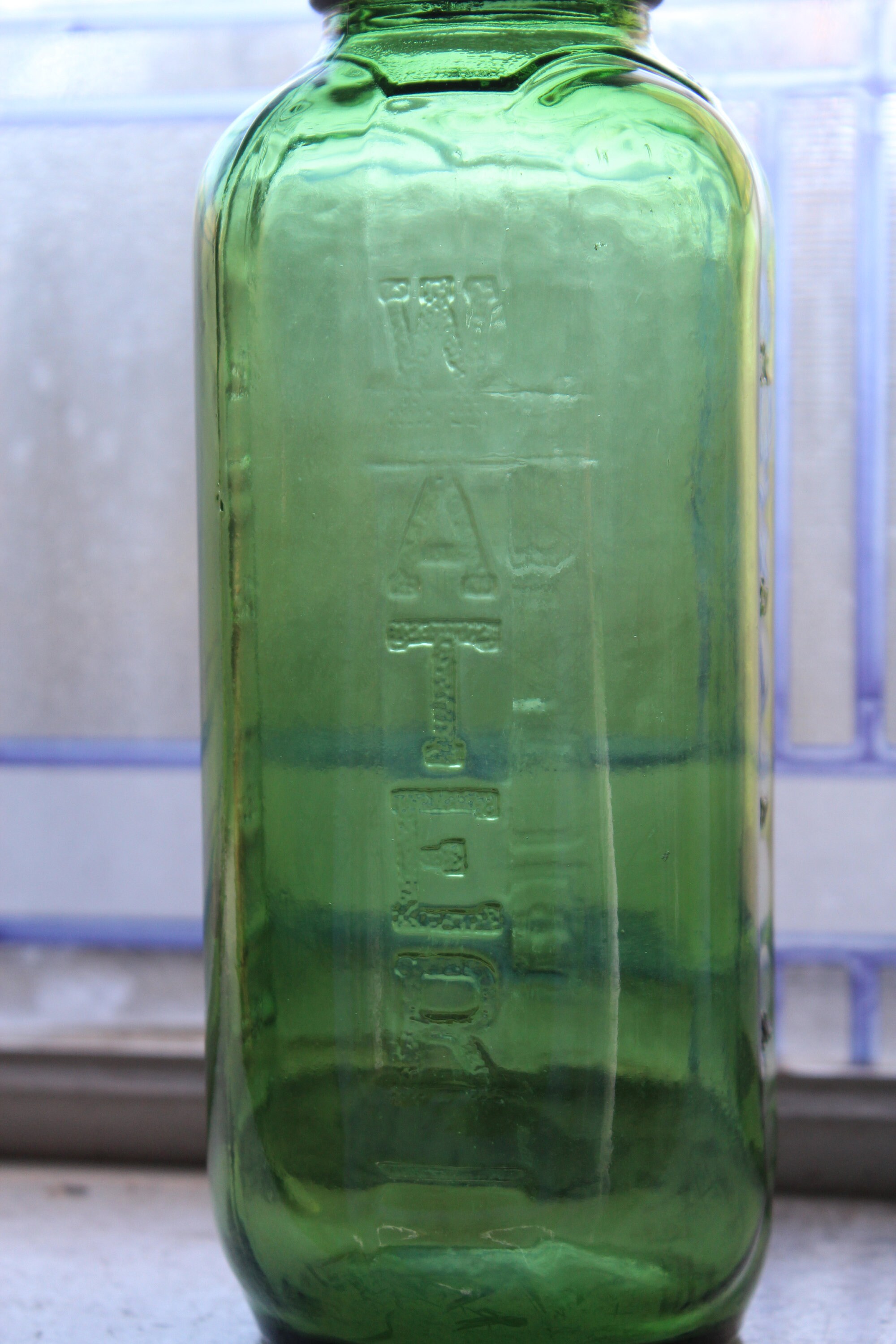 Vintage Emerald Green Glass 40oz Juice Water Measuring Refrigerator Bottle  w/Cap