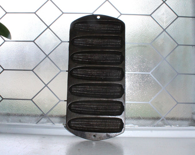 Antique Cast Iron Corn Bread Pan Ears Of Crusty Corn Cobs