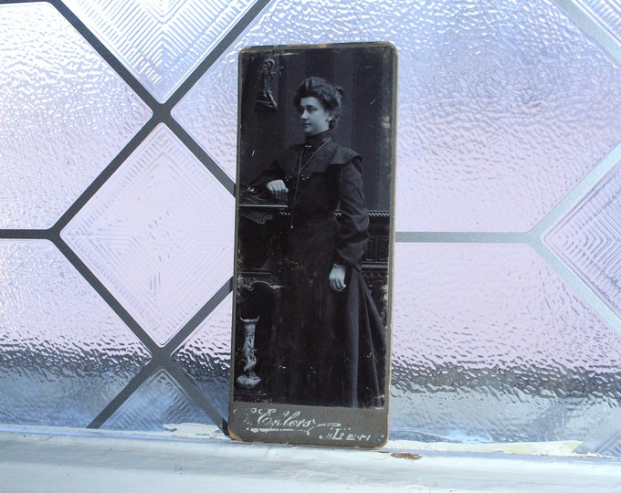 Antique Photograph Cabinet Card 1800s Victorian Woman