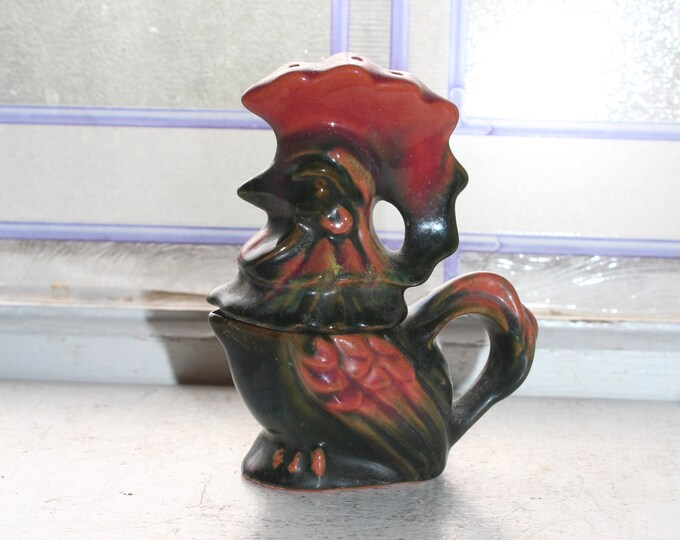 Vintage Stacking Rooster Salt and Pepper Shakers