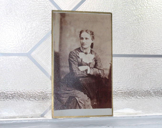 Antique Carte De Visite CDV Photograph Victorian Woman 1800s