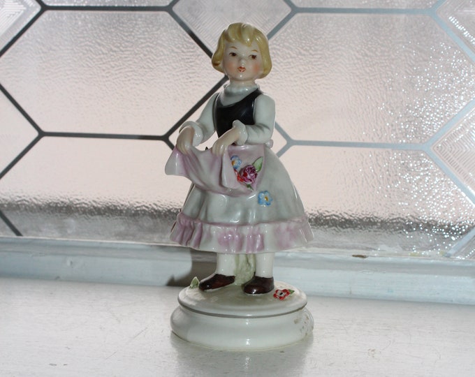 Vintage Goebel Lore Figurine Flowers In Apron 225 Blumenkinder