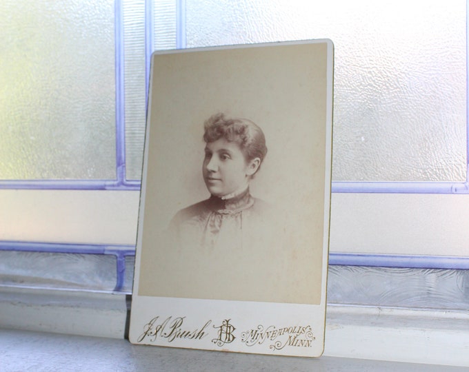 Antique Cabinet Card Photograph 1800s Victorian Woman