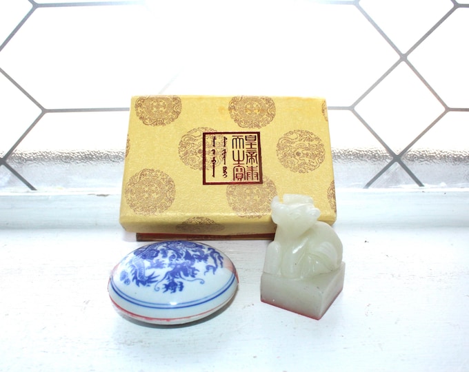 Carved Cow Japanese Jade Seal Stamp Porcelain Pot with ink Joni (Woman)