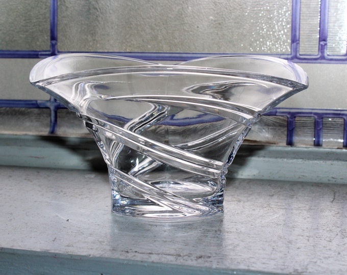 Elegant Waterford Crystal Trillium Triangle Bowl