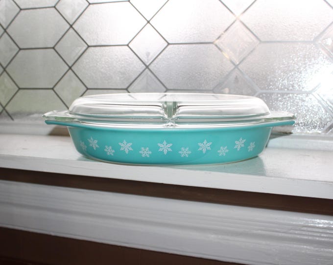 Vintage Pyrex Turquoise Snowflake 1 1/2 Quart Divided Casserole Dish w/ Lid