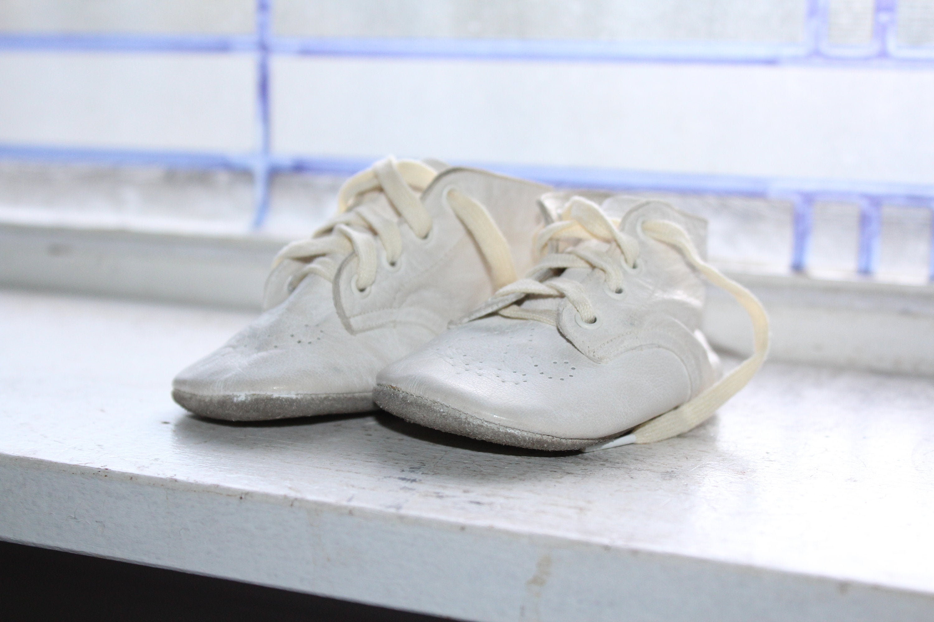 Baby white leather clearance shoes
