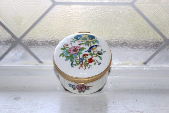 Vintage Aynsley Pembroke Trinket Pill Box View 3