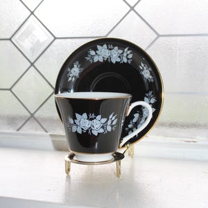 Tasse à thé et soucoupe Aynsley roses noires et blanches