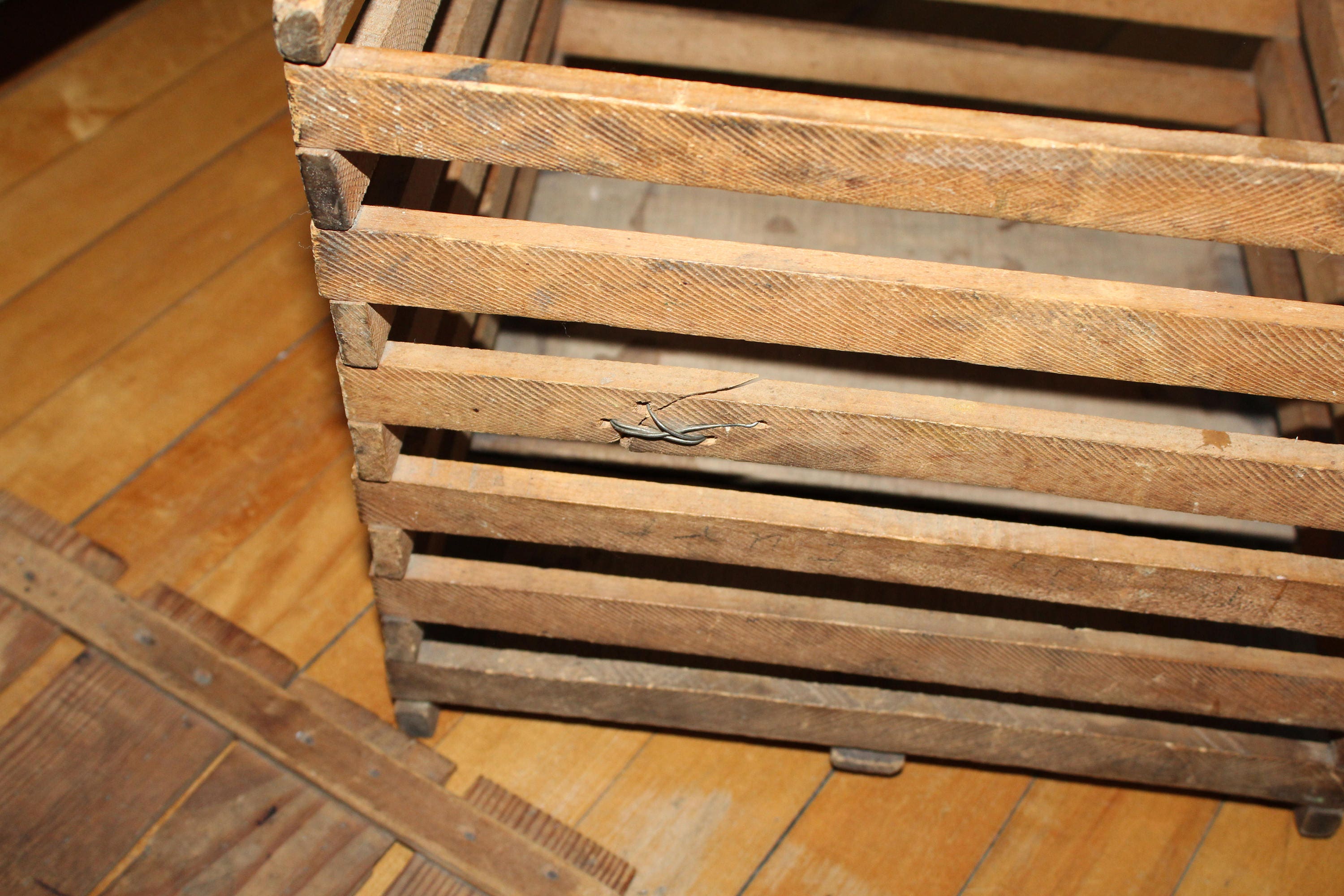 Vintage Wood Egg Crate with Handled Lid Rustic Farmhouse Decor