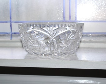 Elegante geschliffene Kristallschale Windrad