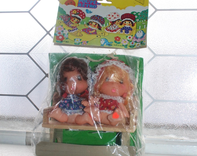 Pair of French Dolls On Bench Poupee Retro Fair Land Toy