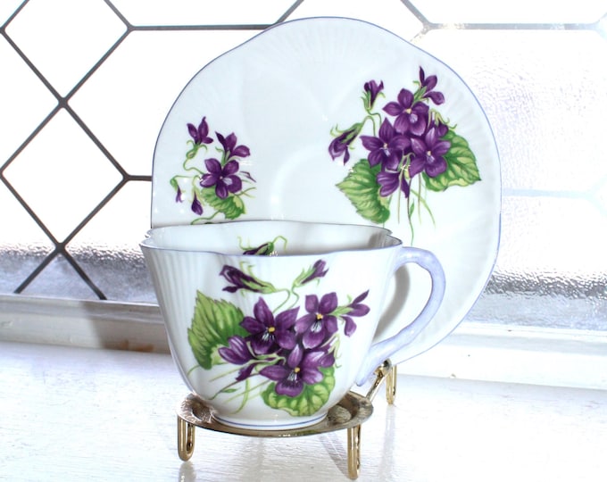 Shelley Teacup and Saucer Dainty Violets Pattern Vintage 1940s Bone China