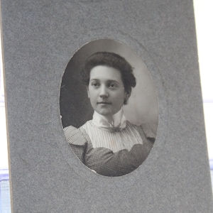 Antique Photograph Victorian Woman 1800s Cabinet Card