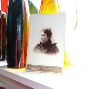 Antique Photograph Beautiful Victorian Woman Cabinet Card 1800s