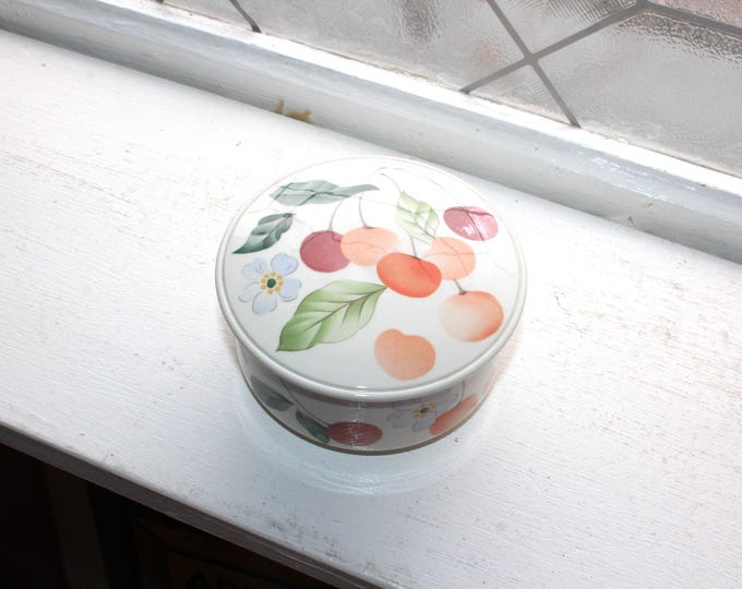 Vintage Villeroy & Boch Amigo Porcelain Trinket Box Cherries Peaches Flowers