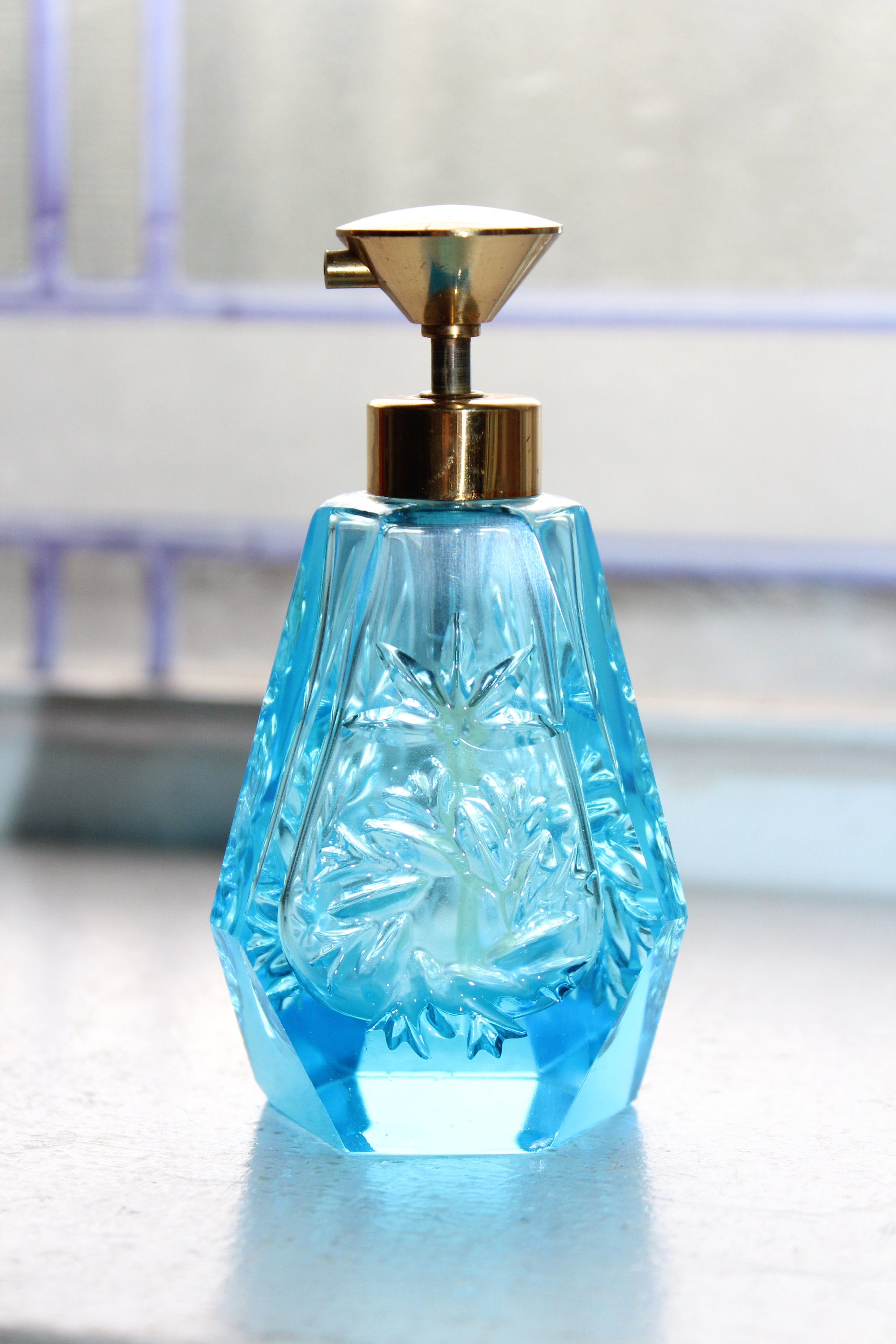 perfume bottle glass pretty atomizer 1950s redriverantiques