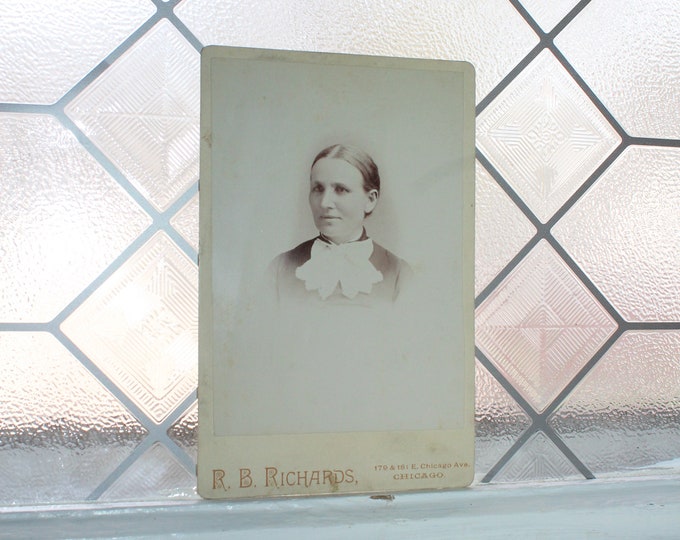 Antique Cabinet Card Photograph 1800s Victorian Woman