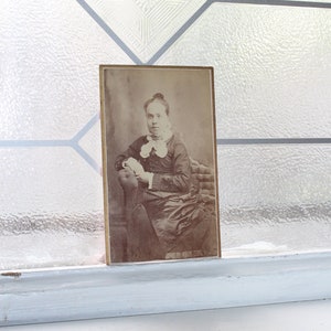 Antique Carte De Visite CDV Photograph Victorian Woman 1800s