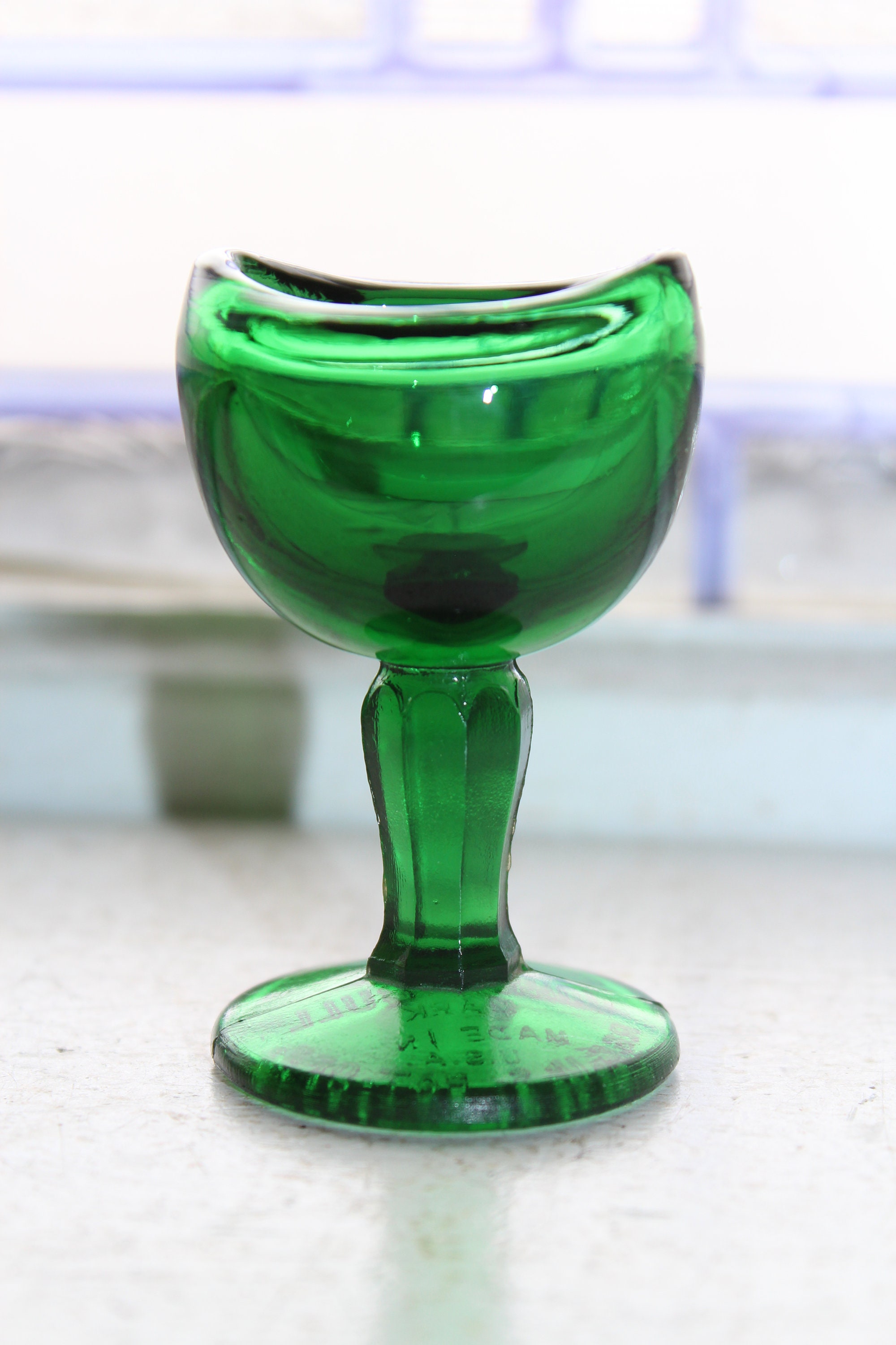 Antique Emerald Green Glass Eye Cup Eye Wash John Bull 1917