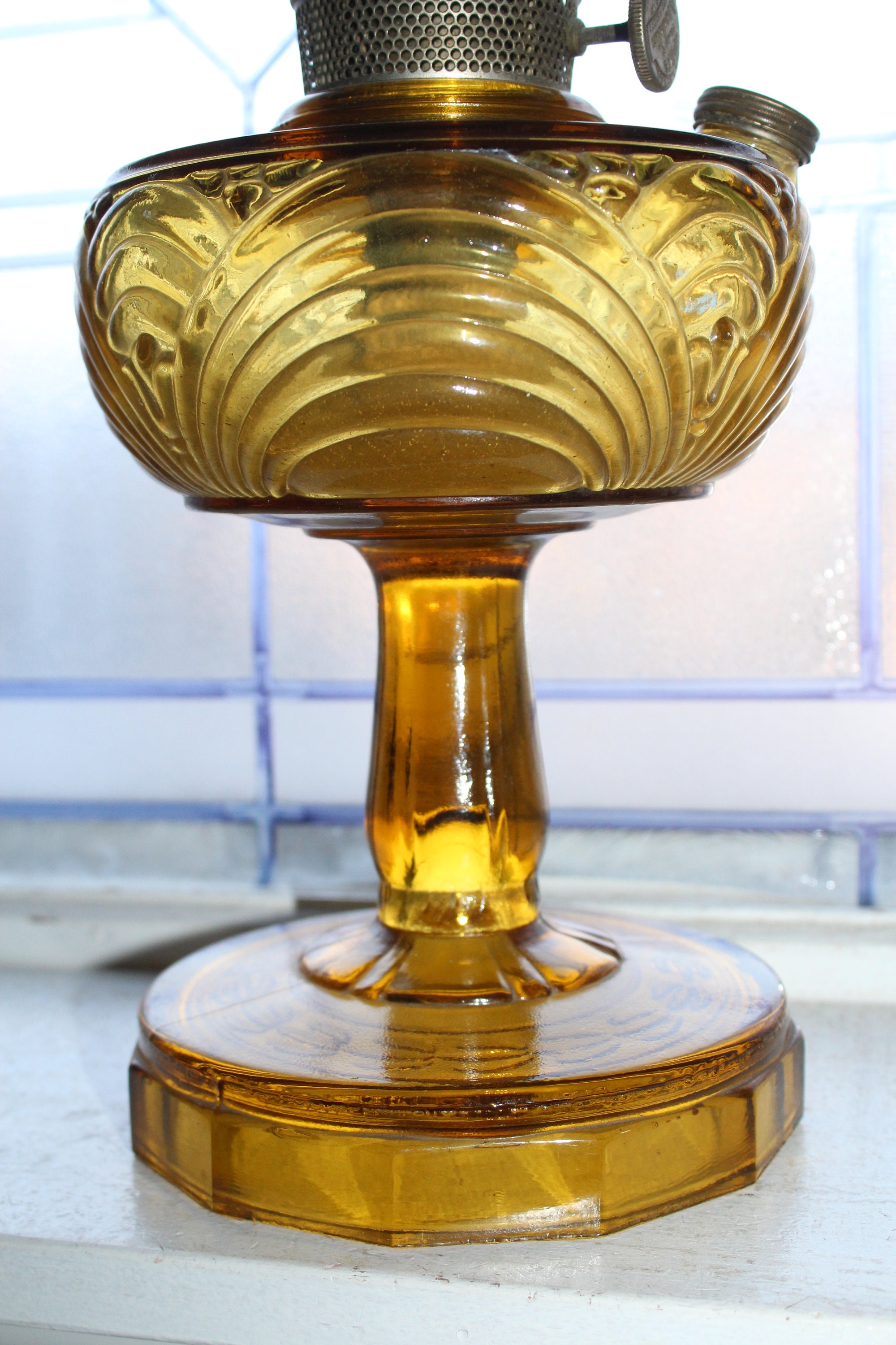 Vintage Aladdin Amber Glass Washington Drape Oil Lamp Nu Type Model B