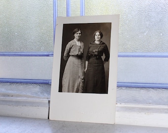 Postal con fotografía antigua 2 mujeres victorianas RPPC