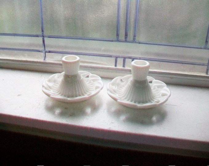 Milk Glass Candlestick Holder Pair Fostoria Wistar Betsy Ross Vintage 1950s