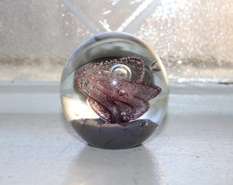 Pisapapeles de vidrio vintage con espiral morada suspendida en forma de burbuja