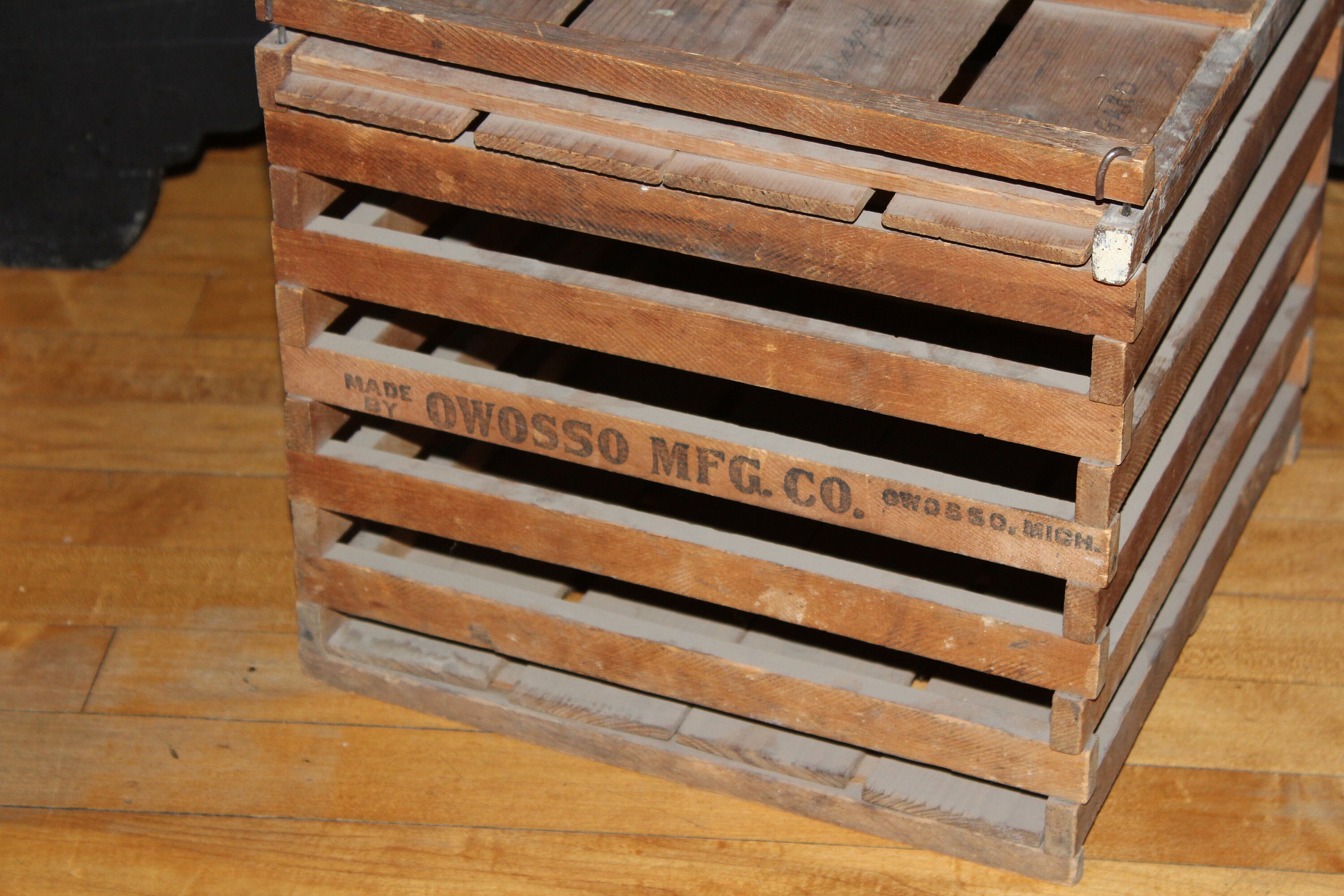 Vintage Wood Egg Crate with Handled Lid Rustic Farmhouse Decor