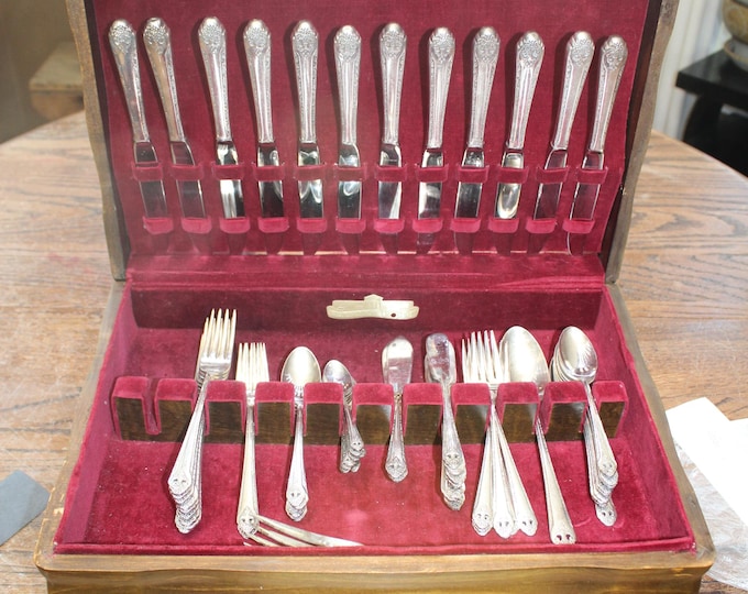 Vintage 1950s Silverplate Flatware Lovely Lady Holmes & Edwards 76 Pc