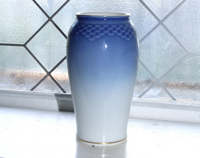 Vintage Bing and Grondahl Sea Shell Bud Vase 878