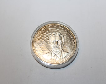 Vintage 2001 George Bush Republic of Liberia Ten Dollar Coin