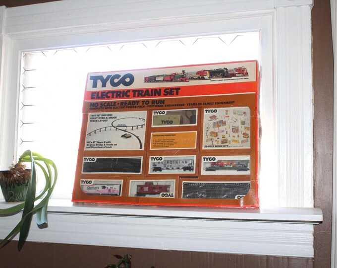 Vintage 1970s Tyco HO Scale Electric Train Set Santa Fe Railroad Unused 7517