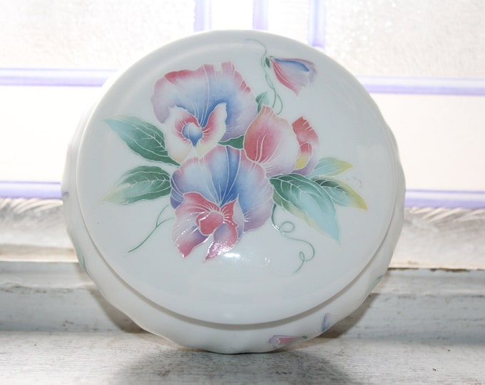 Vintage Aynsley Fine Bone China Trinket Box Little Sweetheart Pattern