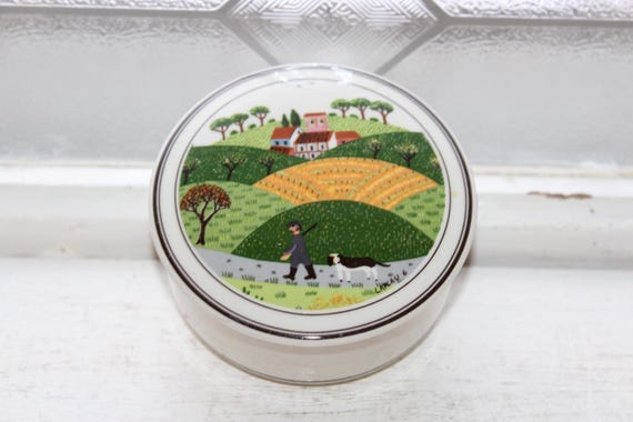 Vintage Villeroy & Boch Naif Porcelain Trinket Box Hunter and Dog Scene View 2