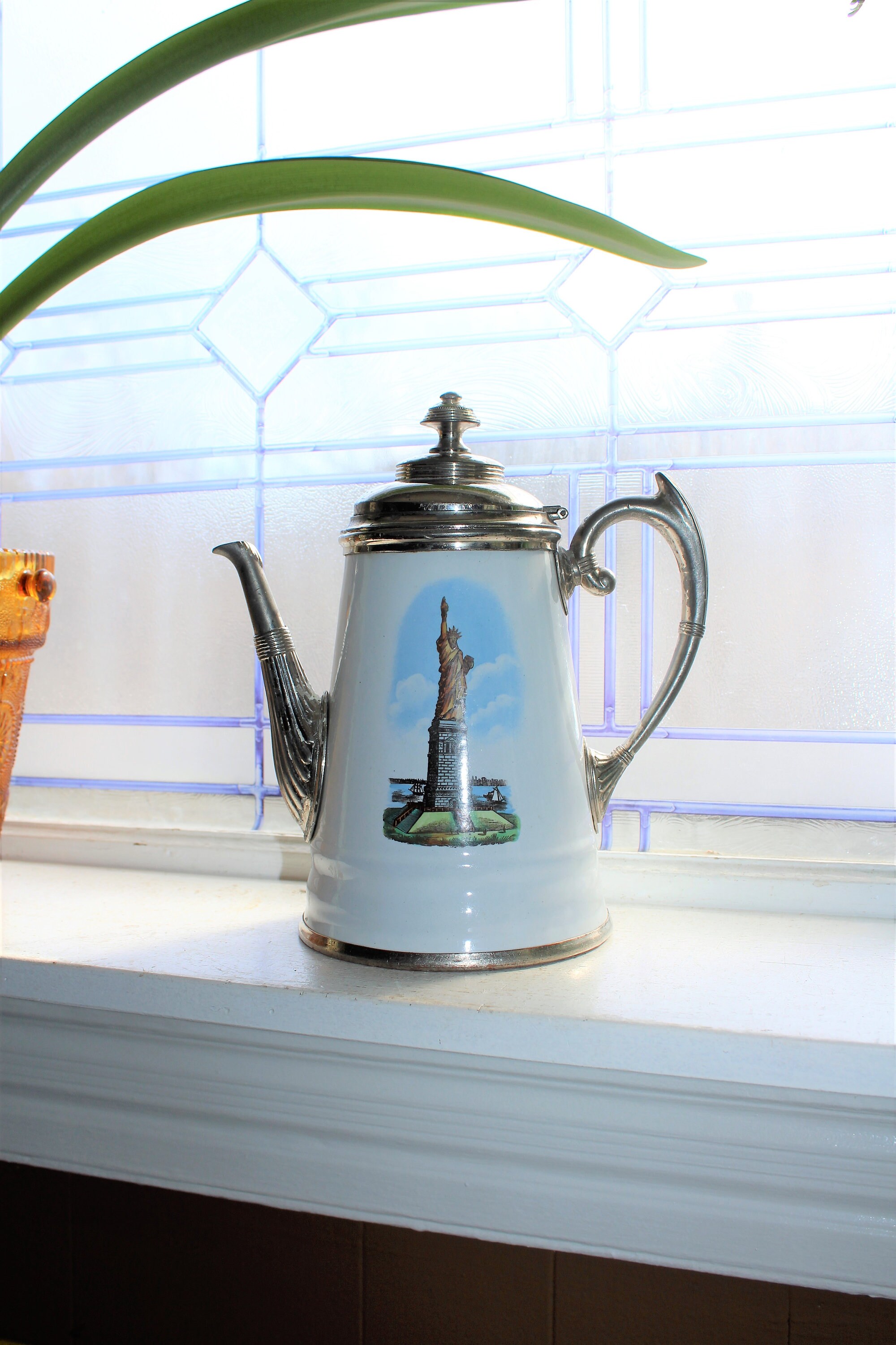Vintage enamelware 2025 coffee pot