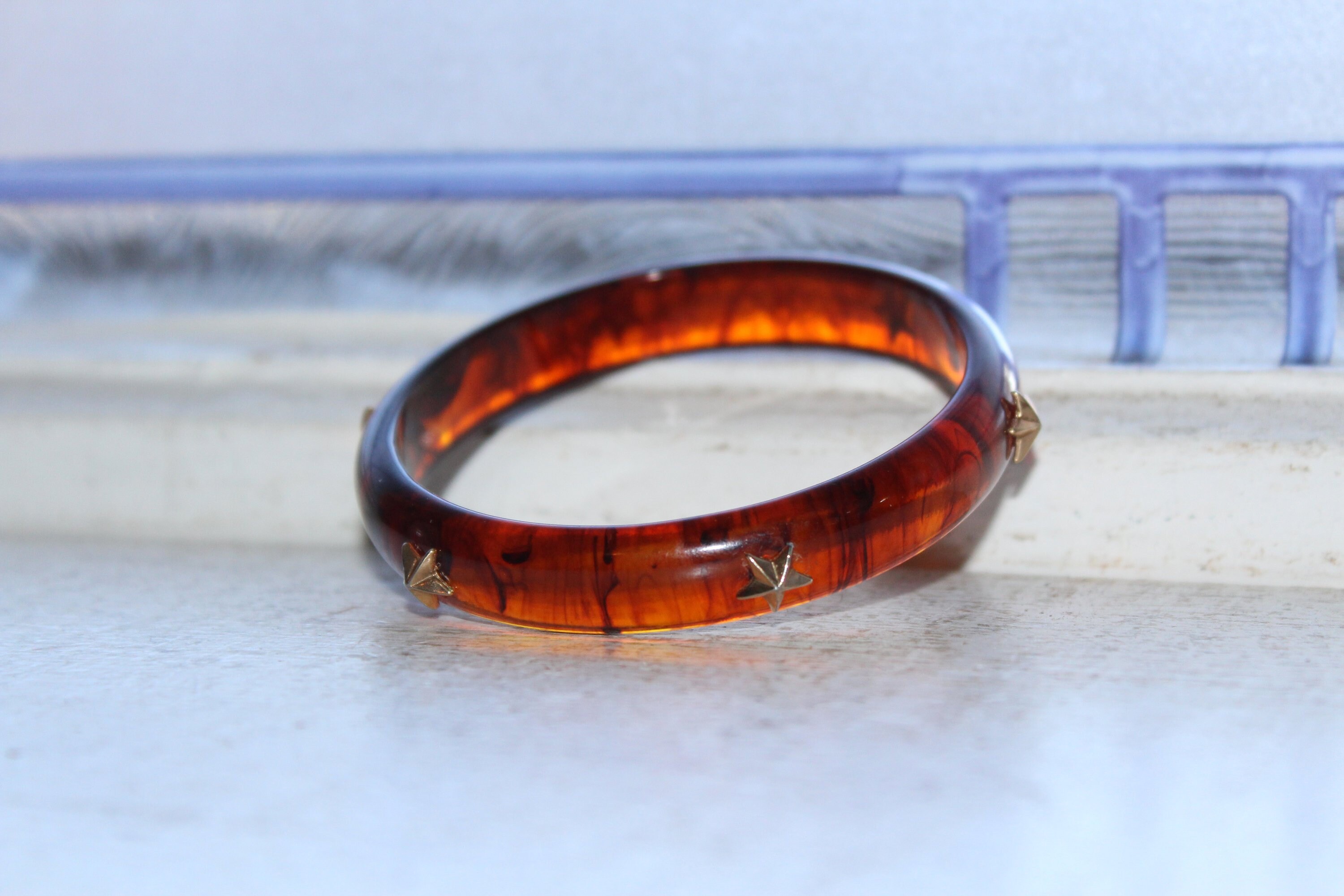 Tortoiseshell Brown Lucite Bangle Bracelet with Gold Stars Vintage 50s