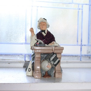 Royal Doulton Figurine Schoolmarm HN2223