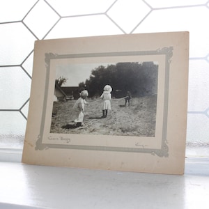 Antieke extra grote kastkaart foto Come Bossy Children Cow Signed King