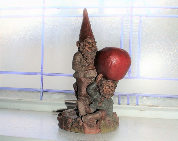 Vintage Gnomes with Apple Figurine Tom Clark Willie & Son
