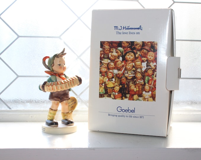 Goebel Hummel Figurine Accordion Boy #185 TMK7 with Box