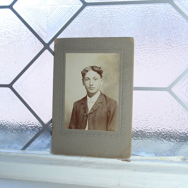 Antique Carte De Visite CDV Photograph Handsome Young Victorian Man