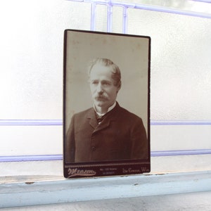 Cartão de gabinete antigo fotografia homem vitoriano com bigode